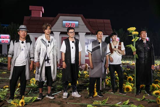 “极限男人帮”勇当超级英雄 拯救笑容危机 《极限挑战》笑回童年 传递笑能量_综艺_央视网(cctv.com)